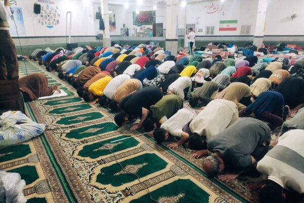 اعتکاف دانش آموزی در مسجد حضرت ابوالفضل قیامدشت