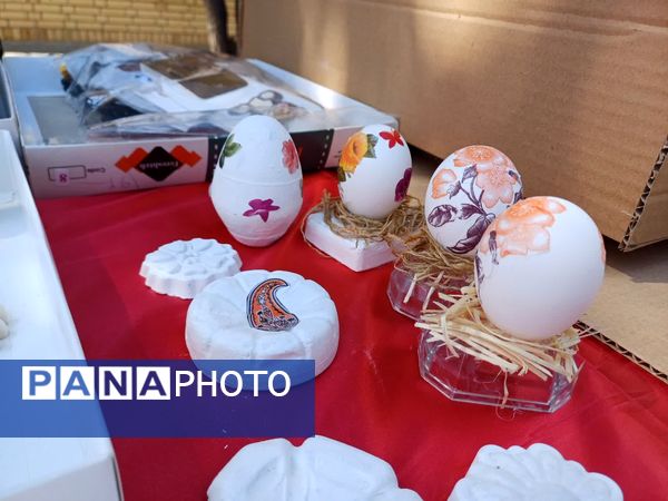 بازارچه کاروفناوری در دبیرستان حاج آقا توکلی زرقان 