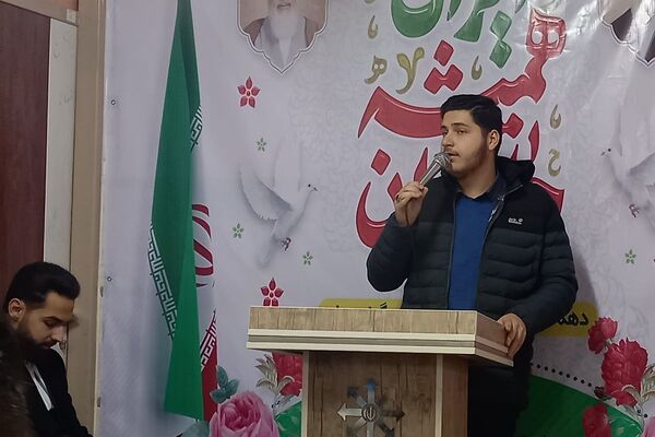 بیعت نوجوانان مدرسهٔ امام خمینی (ره) قرچک با آرمان‌های امام راحل در چهل و هفتمین جشن پیروزی انقلاب 