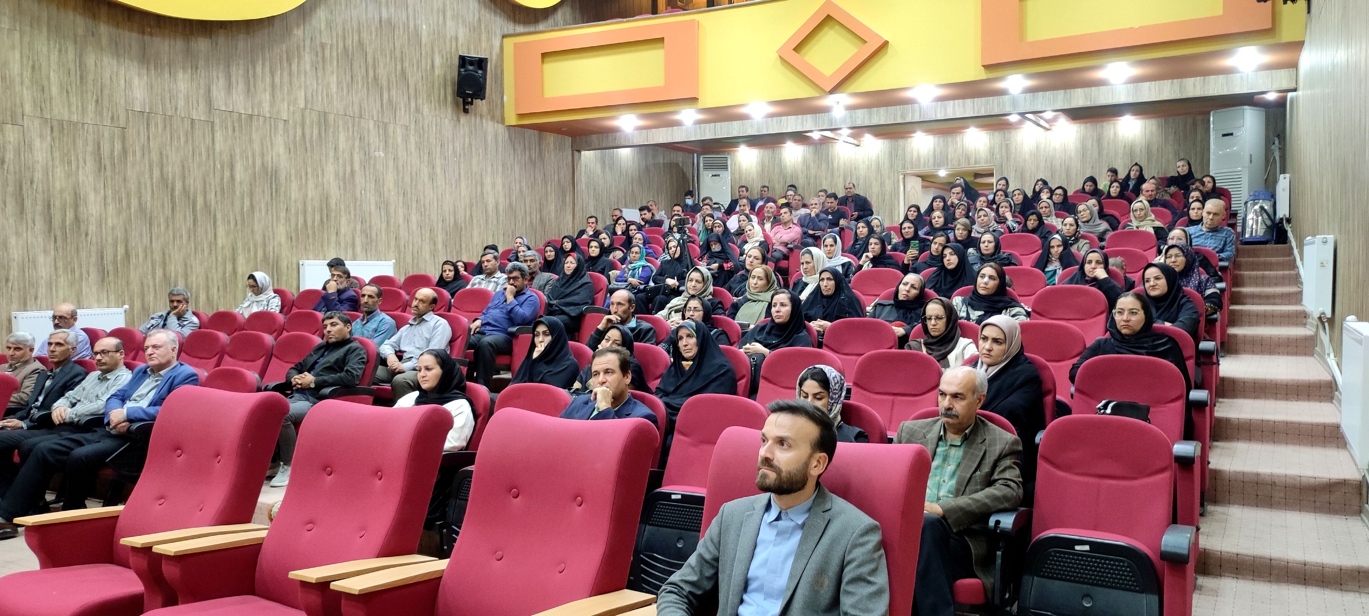 برگزاری اولین جلسه انجمن اولیاء و مربیان دبیرستان نمونه دولتی فرزانگان شیروان