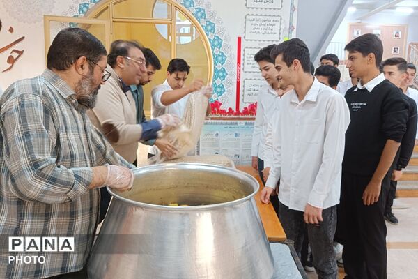 طنین زیارت عاشورا در دبیرستان نمونه دولتی شهدای علم و فناوری