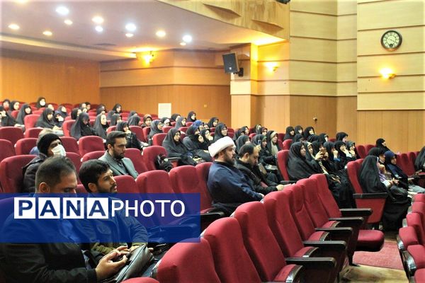 آیین افتتاحیه دوره تربیت مربی کاردان سازمان دانش‌آموزی استان قم