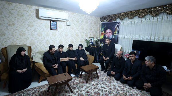 دیدار سرپرست ریاست جمهوری با کادر پروازی شهدای خدمت