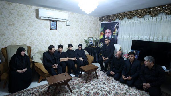 دیدار سرپرست ریاست جمهوری با کادر پروازی شهدای خدمت