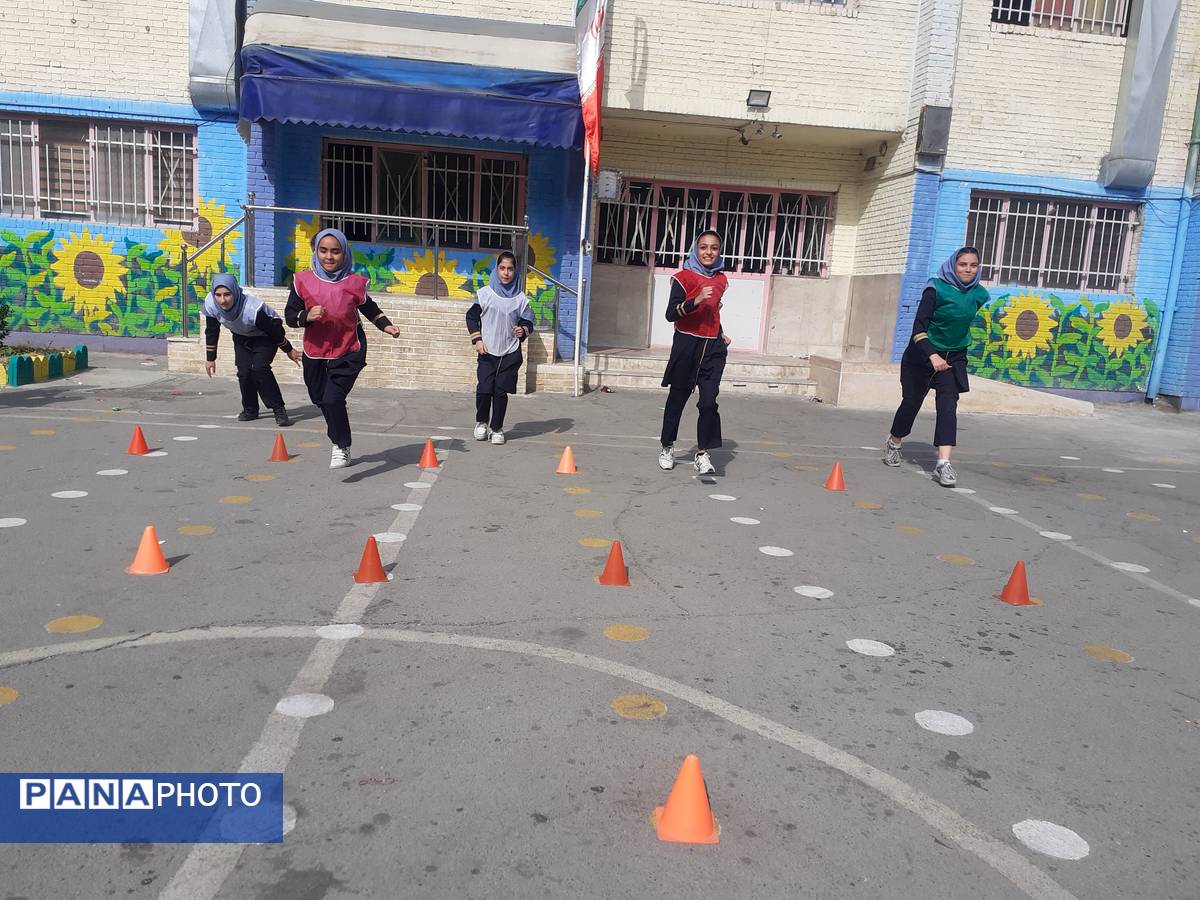 مسابقات ورزشی در دبیرستان عطیه ۲ شهرستان ملارد