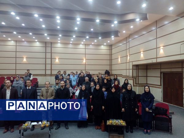 آیین تجلیل از دانش‌آموزان برتراستانی و کشوری در پژوهش سرای دکتر حسابی شهرستان قدس 