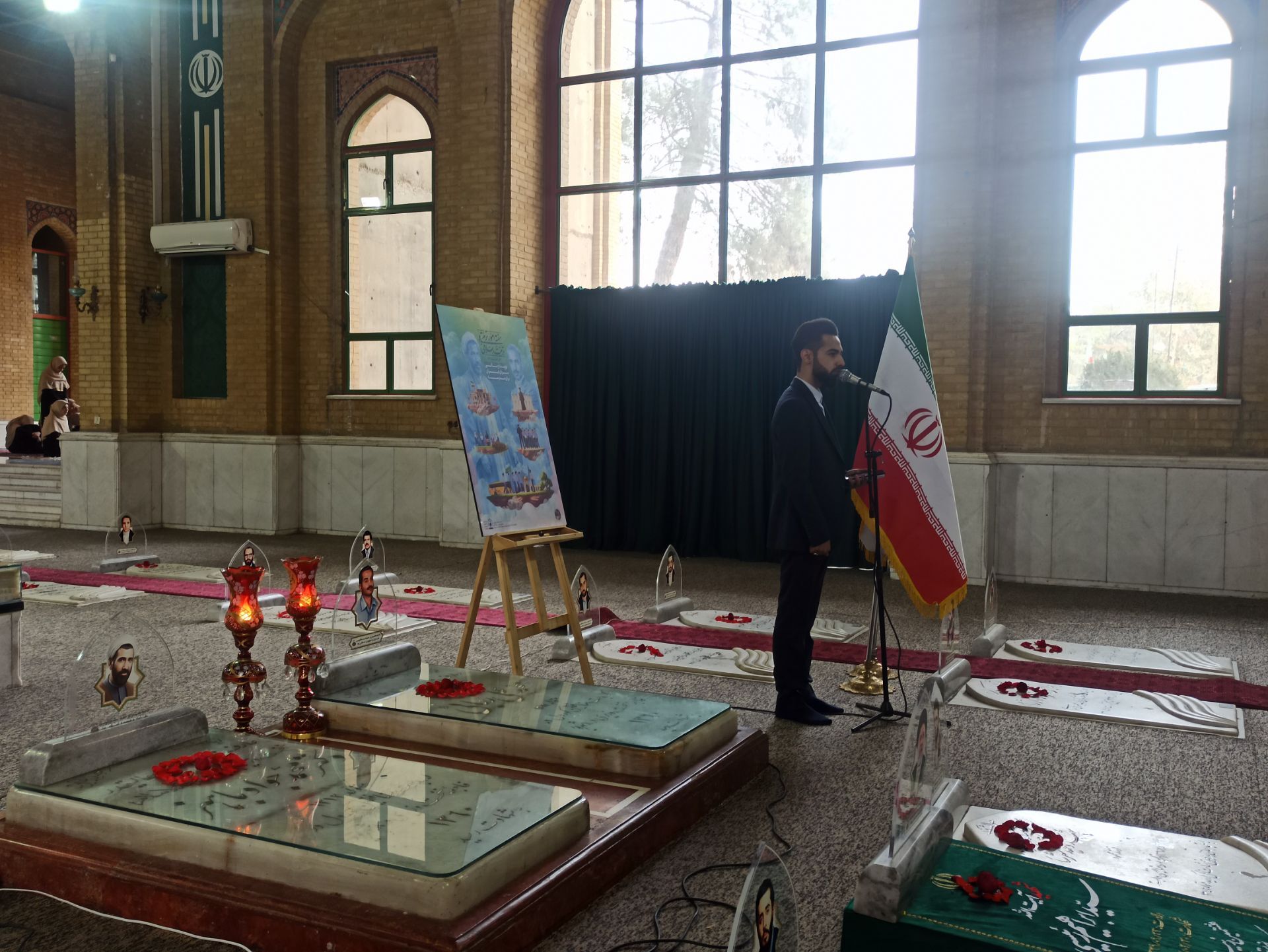گرامیداشت هفته امورتربیتی در کنار مزار شهدای ۷۲ تن