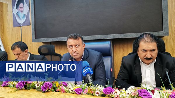 نشست خبری نماینده بویراحمد دنا و مارگون با خبرنگاران 