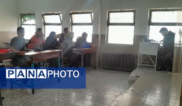 دیدار ماهانه اولیا با دبیران در شهیدستان انقلاب اسلامی ناحیه ۳ کرج