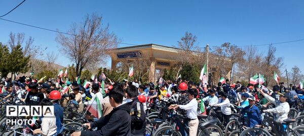 همایش دوچرخه‌سواری و پیاده‌روی دانش‌آموزان در سورشجان 