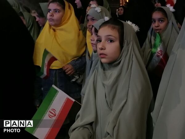 هم‌قدم با کودکان پایِ کارِ ایران
