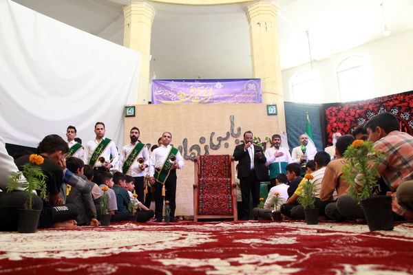 حضور خادمان رضوی در اعتکاف دانش‌آموزی فهرج