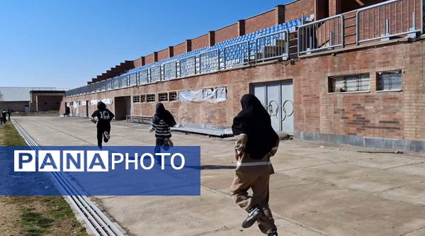 رقابت‌های دو و میدانی دختران متوسطه اول در سالن عالیپور کوهدشت 