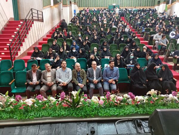 برگزاری دوره آموزشی تربیتی جهت توانمند سازی معلمان مدارس منطقه ۱۰