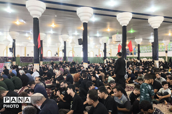 برگزاری مراسم فاتحه‌خوانی برای رهبر شهید در مصلی امام حسن مجتبی (ع)