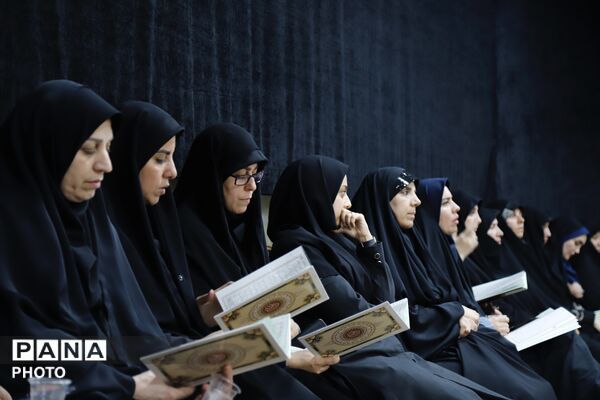 یادبود رهبر شهید در اداره‌کل آموزش و پرورش شهر تهران 
