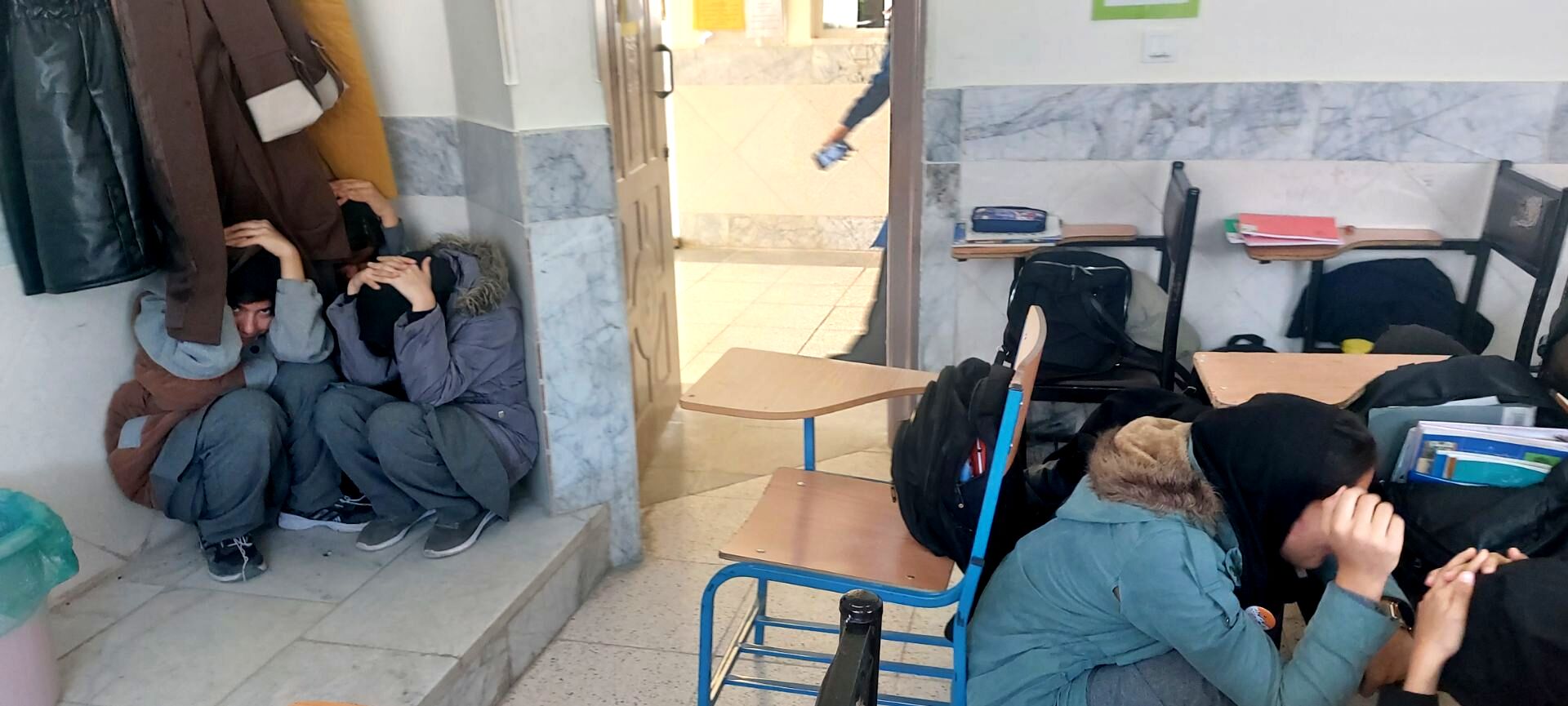مانور زلزله در دبیرستان دخترانه امید 