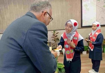 حضور دانش آموزان پیشتاز  مدرسه مهندس رحمانی فرد در اداره آموزش و پرورش ناحیه ۱ مشهد مقدس