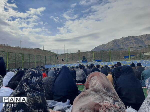نماز عید سعید فطر در زمین چمن ارزنه