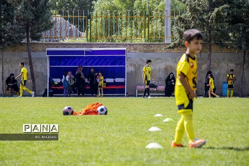 فوتبال مدارس، از محوطه جریمه کم توجهی خارج شود