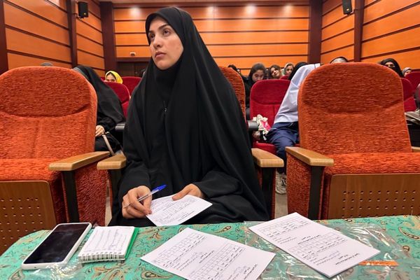 مسابقات استندآپ کمدی و مجری‌گری در سالن سجادیه بهارستان دو