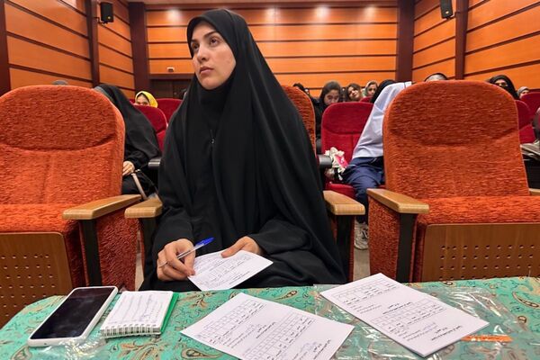 مسابقات استندآپ کمدی و مجری‌گری در سالن سجادیه بهارستان دو