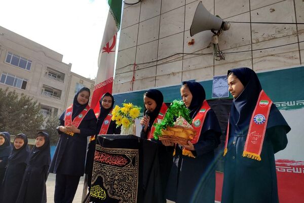 شور وشوق دانش‌آموزان در برنامه صبحگاهی مدرسه مریم بهارستان دو