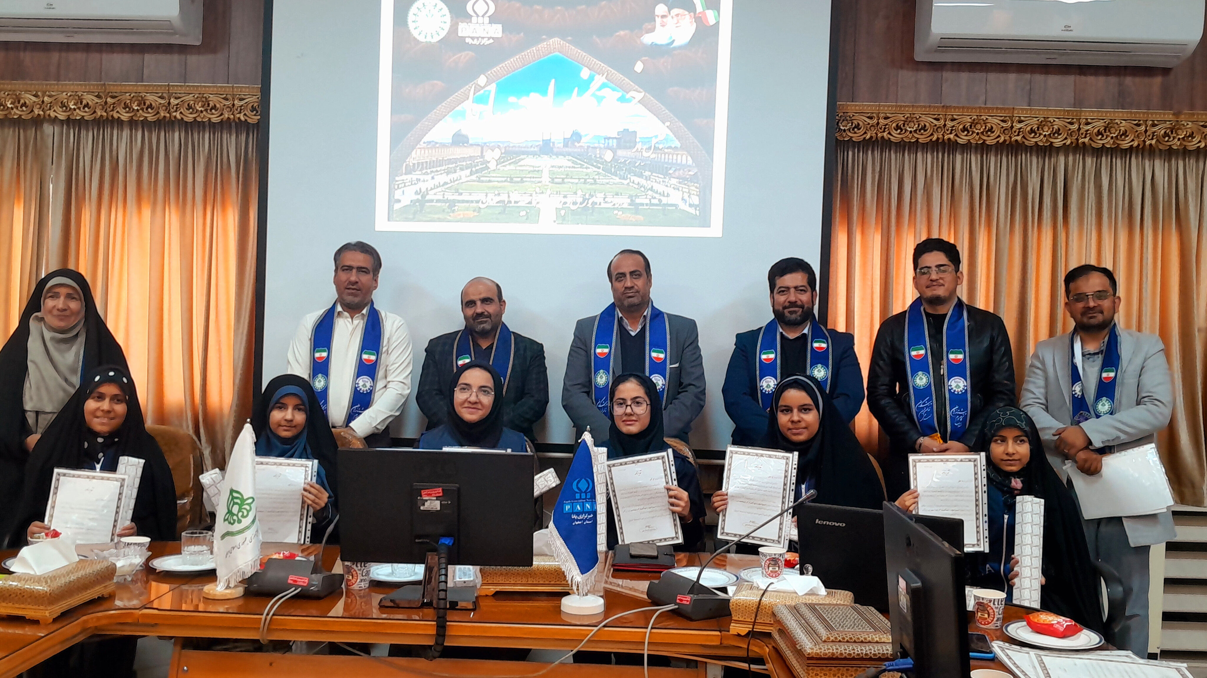 آئین تجلیل از خبرنگاران منتخب پانا ناحیه ۴ اصفهان 