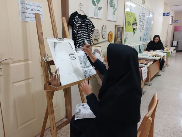 بازدید مدیر آموزش و پرورش کاشمر از نمایشگاه دبیرستان سما