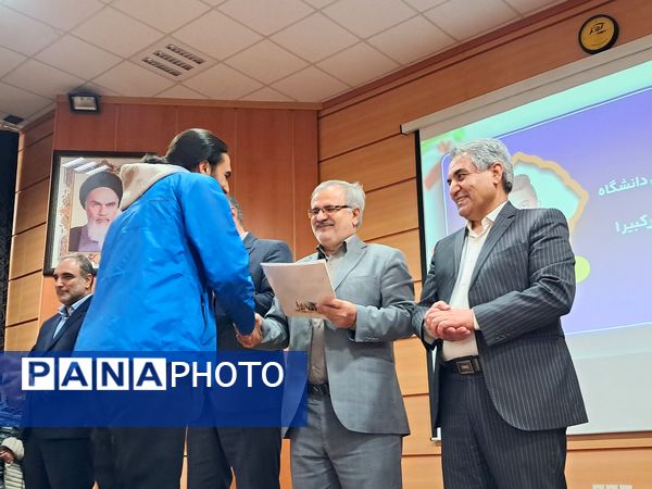 آیین تجلیل از رتبه‌برترهای کنکور ۱۴۰۳ اداره آموزش و پرورش ناحیه یک زنجان