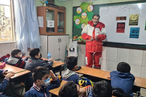 مانور سراسری زلزله در دبستان هموطن یک رودهن 