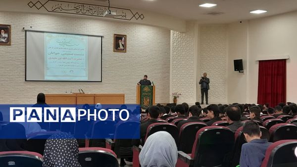 نشست صمیمی جوانان با حضرت آیت الله نورمفیدی