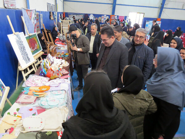  جشن مدرسه ای ایرانمون در دبیرستان شاهد آمنه شهرستان بجنورد 