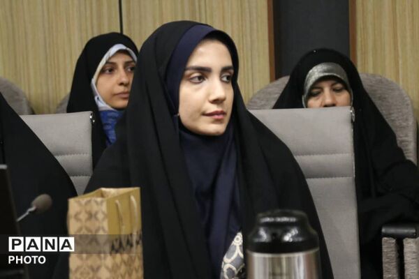 آیین تجلیل از مدیران مدارس تمام تشکیلاتی و مدیران سازمان دانش آموزی مناطق ۱۹ گانه تهران 