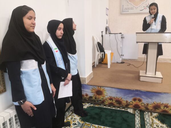 گرامیداشت هفته هوای پاک در دبیرستان دخترانه فرهنگ مرحوم فخرایی