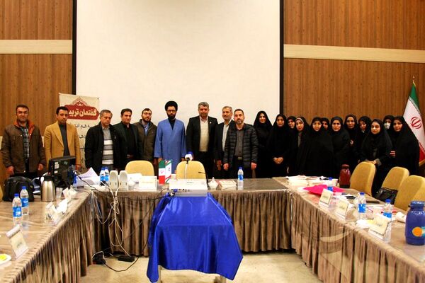 جلسه هم‌اندیشی سر گروه‌های گروه آموزشی کیفیت بخشی فعالیت‌های پرورشی مناطق ۲۱ گانه شهرستان‌های تهران