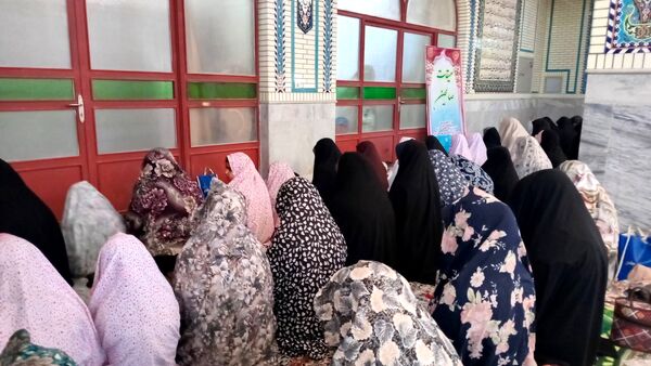 نماز جمعه با حضور دانش‌آموزان فعال بسیجی شهر بن