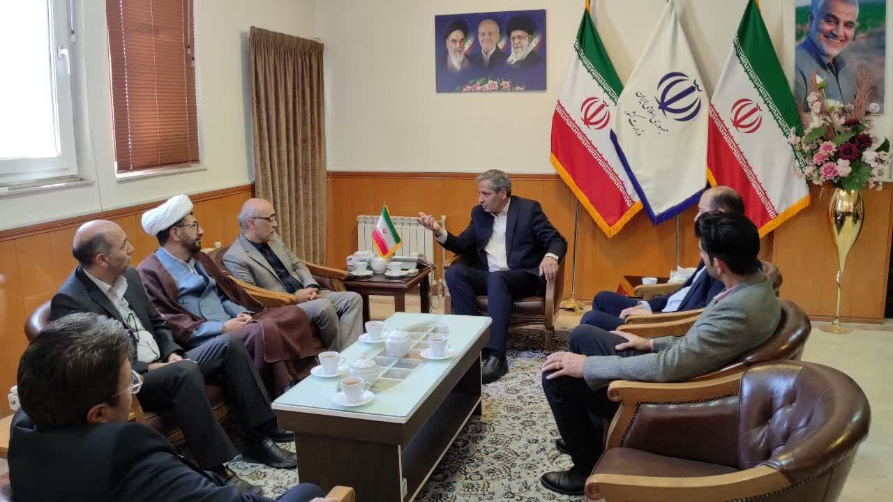 تأکید بر توسعه روستا بازارها در دیدار مدیرکل تعاون روستایی با فرماندار کاشمر