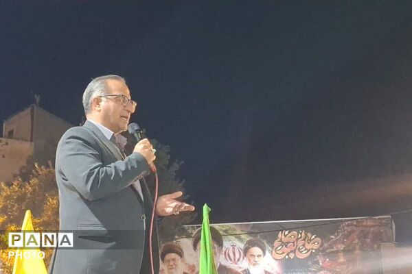 اجتماع شبانه مردم فیروزکوه؛ تجلی همبستگی مسئولان و مردم انقلابی
