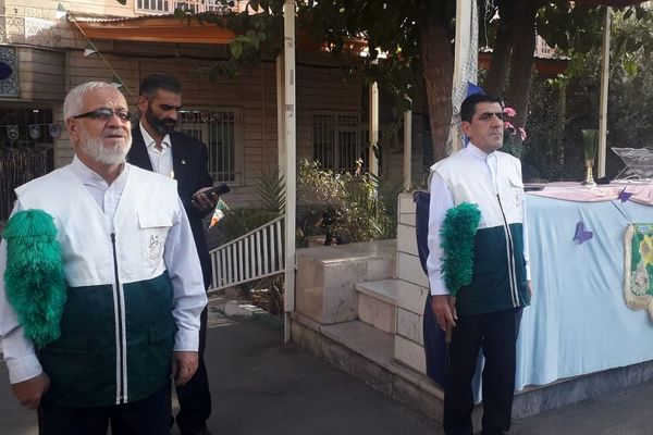  محفل انس با قرآن با حضور خادمین حرم مطهر امام رضا(ع) در مدرسه حضرت زینب(س) ناحیه یک شهرری