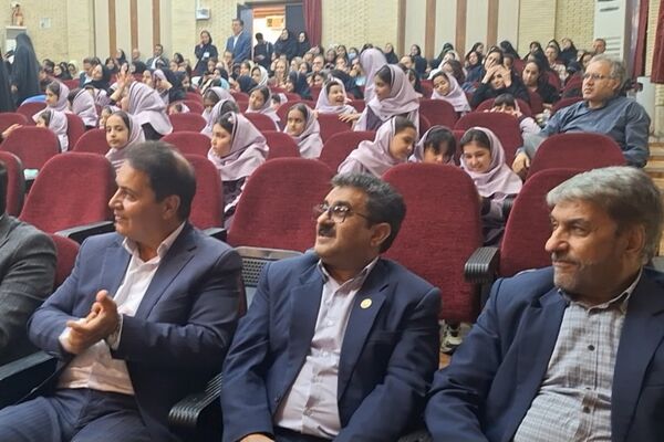 تجلیل از برگزیدگان جشنواره بزرگ جوانه در مجتمع آموزشی و فرهنگی علوم پزشکی شیراز 