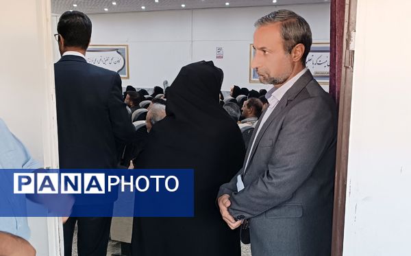 جلسه انجمن اولیا دبیرستان رئیس‌زاده خلیل‌آباد