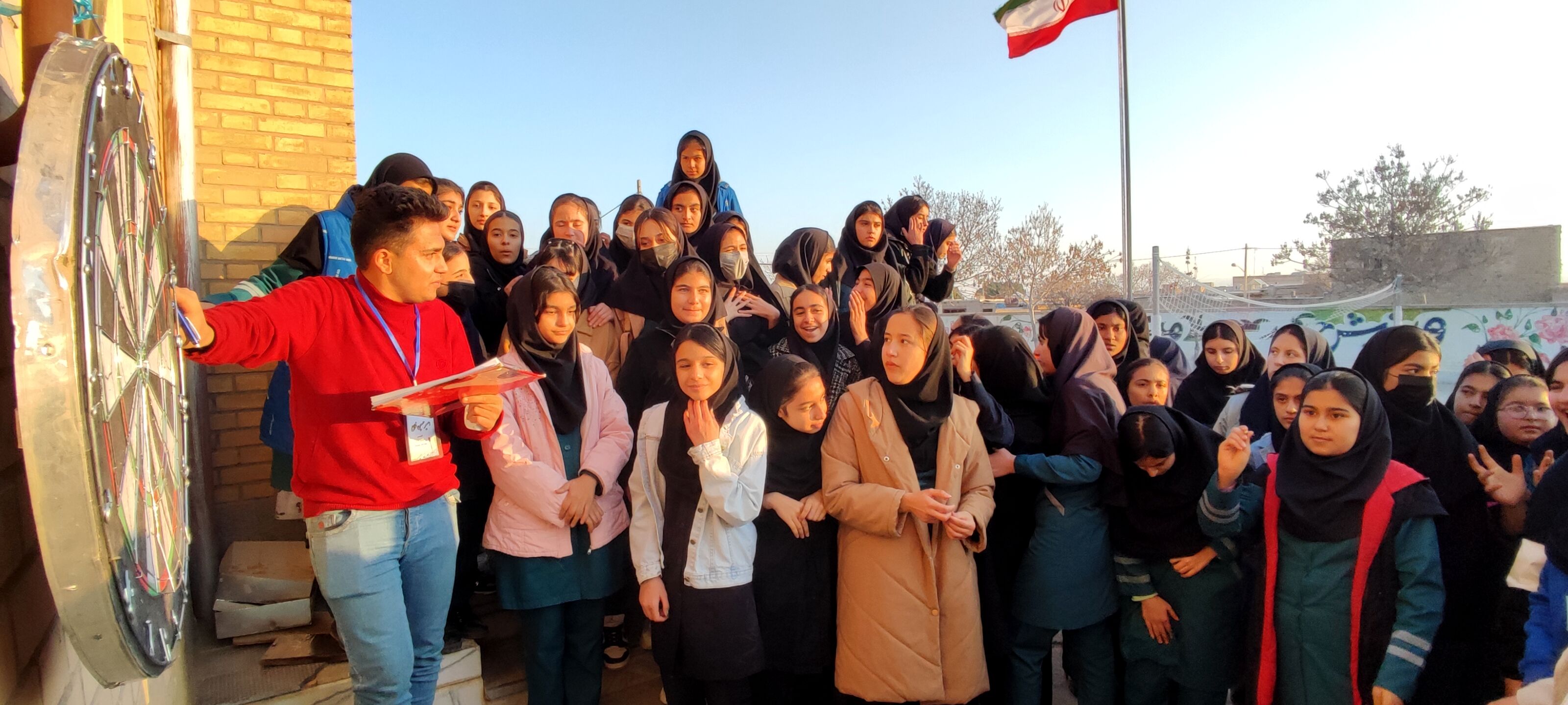 برگزاری مسابقات دارت در مدرسه زنده یاد داورپناه خانلق