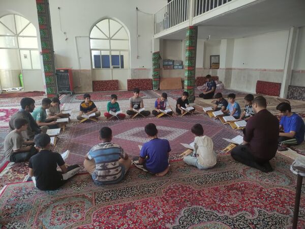 کلاس‌های قرآن کریم در مسجد امام علی (ع) ده‌محسن 