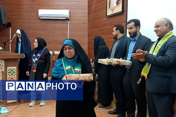 تجلیل از مربیان و پیشکسوتان پیشتاز ناحیه 4 شیراز