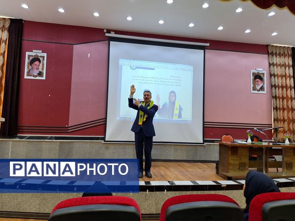 کارگاه آموزشی و توجیهی مربیان پیشتاز تربت حیدریه 