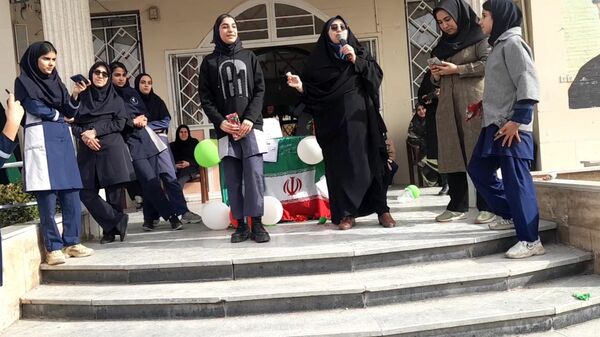حضور حماسی دانش‌آموزان «شهدای فرهنگی ۲» در جشن سالگرد پیروزی انقلاب اسلامی  