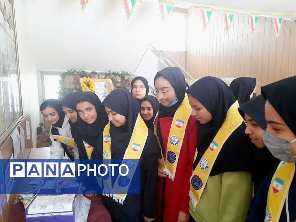 جشن عاطفه ها در دبیرستان علی افشارنژاد ناحیه۶ مشهد 