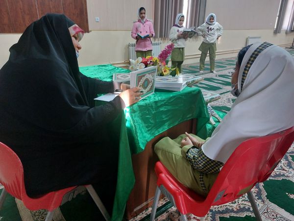 برگزاری مسابقات قرآن عترت و نماز در مدرسه شاهد حضرت معصومه (س)
