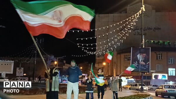 غوغای دانش‌آموزان در استقبال از موکبِ «فرزندانِ سردار سلیمانی»